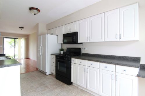 1828 Shetland Rd, Naperville, IL 60565-1785