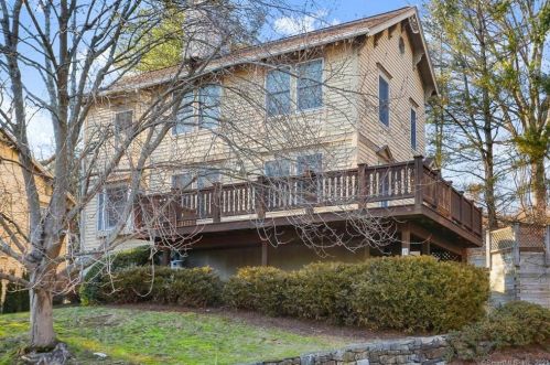 17 Blue Mountain Rdg, Norwalk, CT 06851-2901