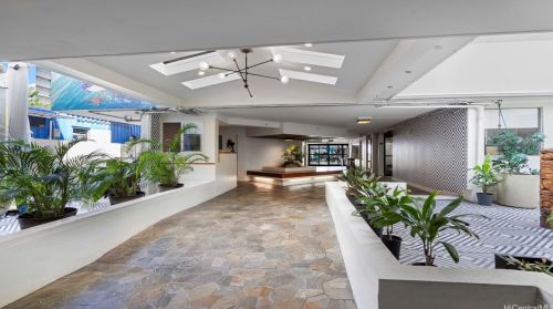 2463 Kuhio Ave, Honolulu HI  96815-3361 exterior