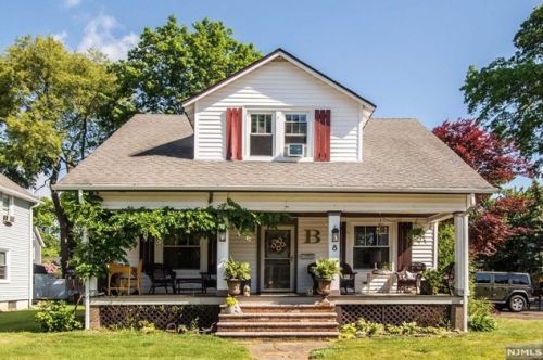 8 First St, Mahwah, NJ 07430-1108