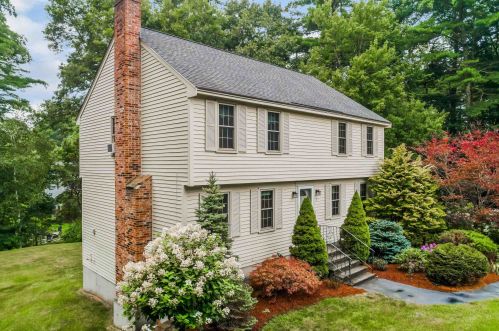 5 Castle Ct, Londonderry, NH 03053-2640