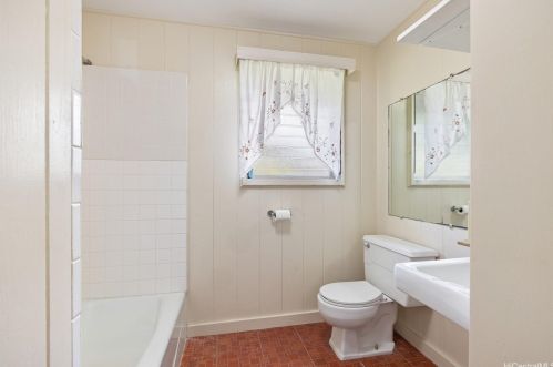 370 Elelupe Rd, Honolulu HI  96821-2248 exterior