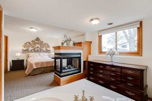 3925 Highland Dr, Saint Paul MN  55126-7015 exterior