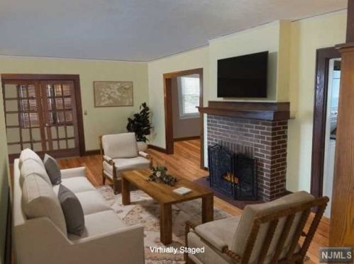 324 Cleveland Ave, Hasbrouck Heights, NJ 07604-1602