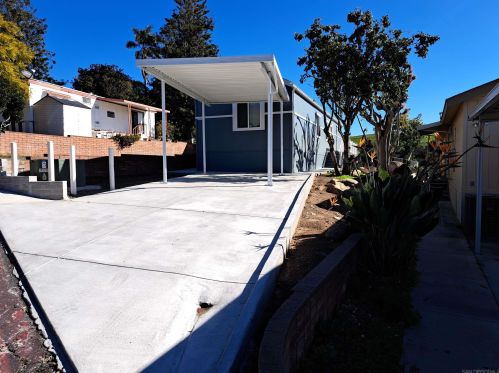 2438 Vista Way, Vista, CA 92084-1906