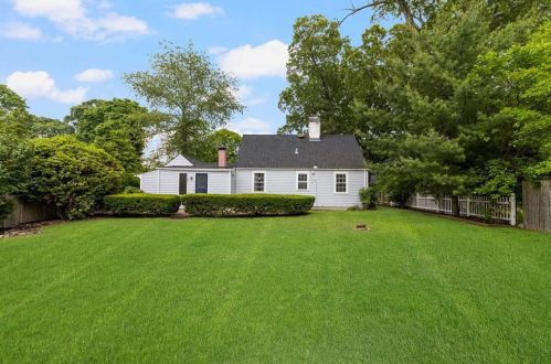18 Edgehill Rd, Warwick, RI 02889-2211