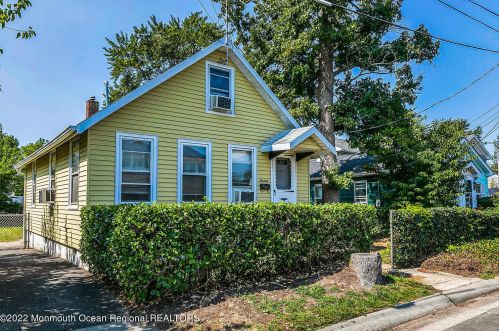 13 Nevada Ave, Middletown, NJ 07748-5350