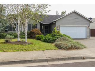 1810 Aspen Run Ave, Sutherlin, OR 97479-9099