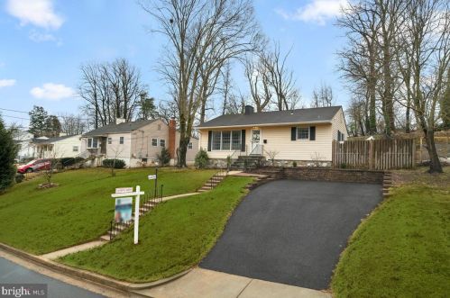 6435 Maplewood Dr, Falls Church, VA 22041-1212