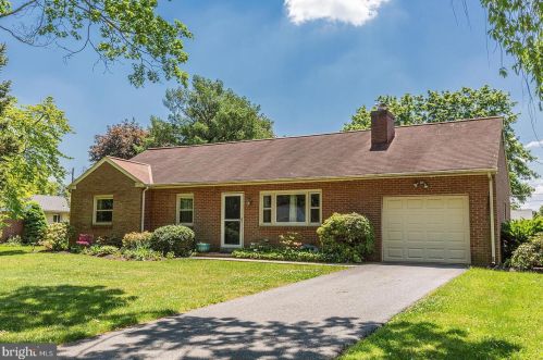 54 Sunrise Ave, Lancaster PA  17601-3942 exterior