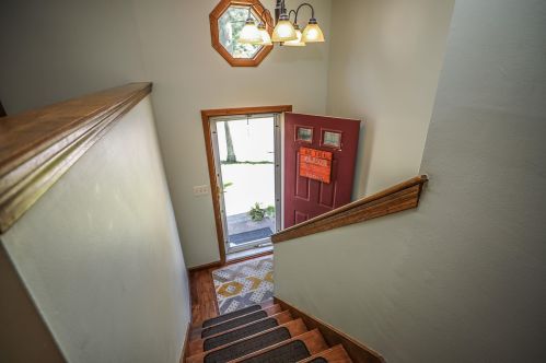 4 Roseann Cir, Nashua, NH 03062-1485