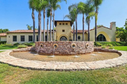 1482 Caminito Sicilia, Chula Vista CA  91915-4142 exterior
