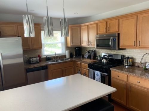 702 Wildwood Ln, Streamwood, IL 60107-2050