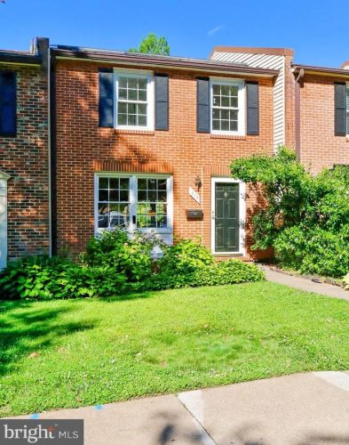 313 James St, Falls Church, VA 22046-4125