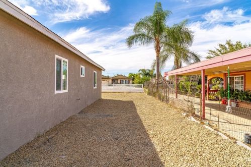 5036 Rutile St, Riverside CA  92509-3593 exterior