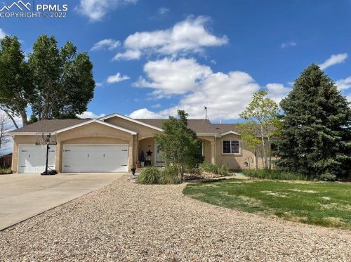 281 Bywood Dr, Pueblo CO  81007-1488 exterior