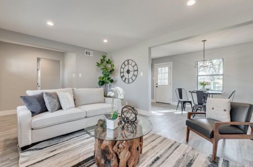 2802 Costa Mesa Dr, Dallas, TX 75228-2040