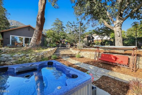 2512 Rockdell St, Glendale CA 91214-2221 exterior