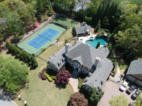 800 Marseilles Dr, Atlanta, GA 30327-4342
