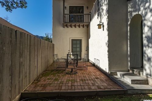 1932 Montecito Dr, Glendale CA  91208-1822 exterior