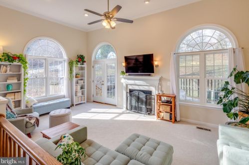 661 Burnside Ter, Leesburg, VA 20175-8935