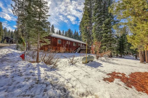 10556 Jeffrey Way, Truckee CA  96161-2518 exterior