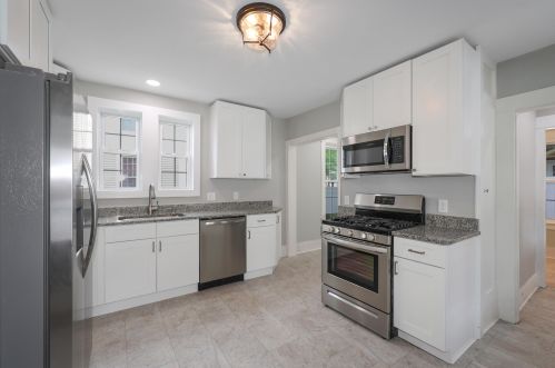 68 Washington St, Concord, NH 03301-4215