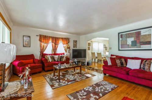 10226 Wallace St, Chicago, IL 60628-1831