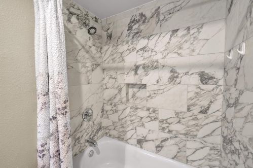 1011 Oxfordshire Dr, Carrollton TX 75007-4817 exterior