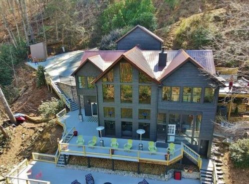 129 Shore Ln, Dahlonega, GA 30533-8761