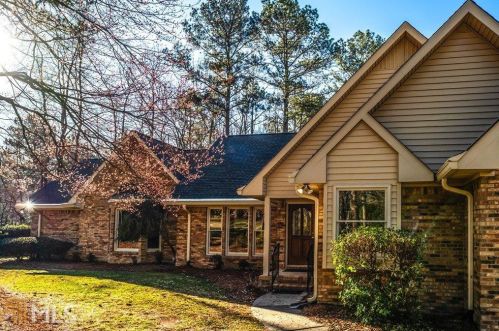 279 Hidden Lakes Dr, Carrollton, GA 30116-8906