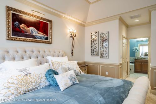 34 Redwood Dr, Tinton Falls NJ  07712-8702 exterior