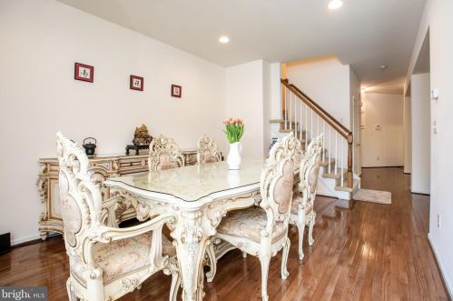 9 Nestlewood Way, Princeton NJ  08540-6132 exterior