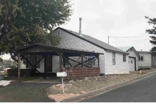 500 21st St, Cayuse, OR 97801-1154