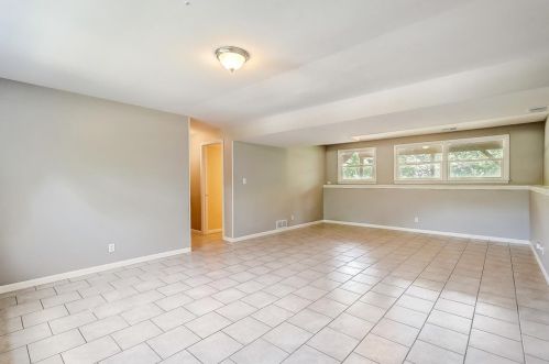 151 Camelot Way, Lemont IL  60440-2084 exterior