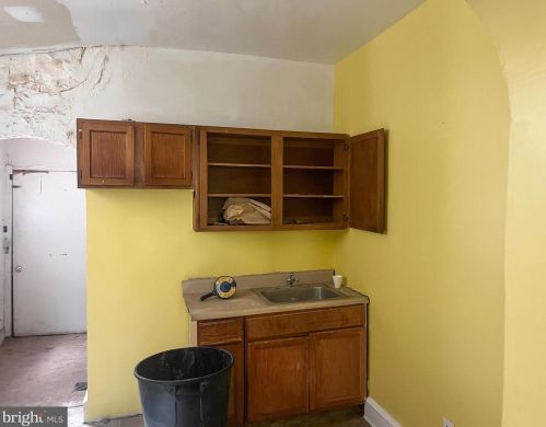 563 Line St, Camden NJ 08103-1610 exterior