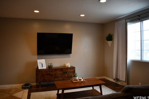 3034 Linton Dr, Taylorsville, UT 84088-4632
