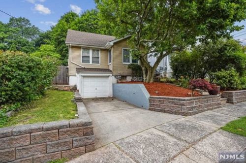 187 Oldfield Ave, Hasbrouck Heights, NJ 07604-2529