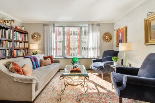 1325 State Pkwy, Chicago, IL 60610-2170