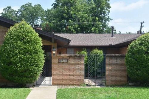 3716 Wharton Dr, Fort Worth TX  76133-2906 exterior