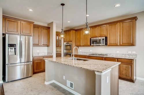 4836 Riviera Way, Aurora CO 80015-4708 exterior