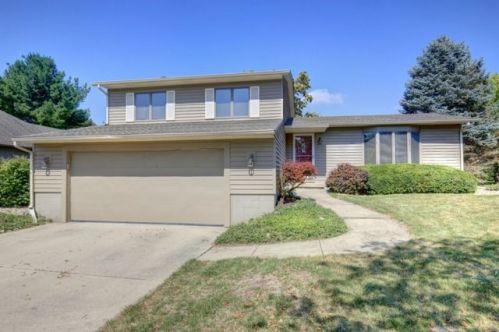 2506 Southwood Dr, Champaign, IL 61821-5721