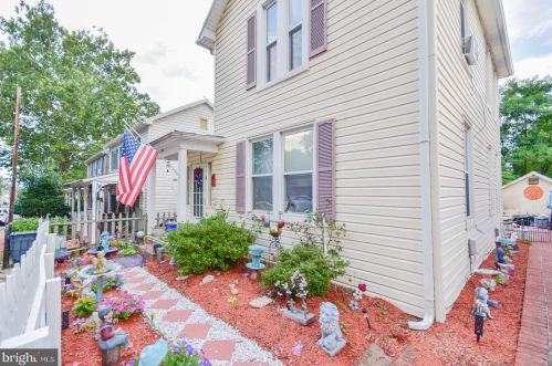 310 Congress St, Charles Town, WV 25414-1320