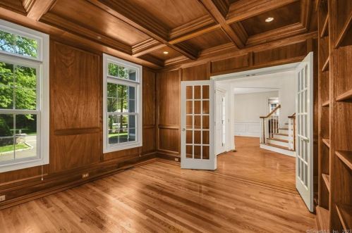 5 Christopher Ln, Norwalk CT  06851-3325 exterior