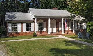 2 4th St, Clarksville, VA 23927-9258