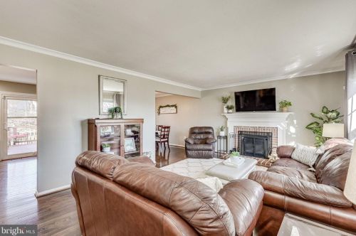 8304 Lindside Way, Springfield VA  22153-3522 exterior