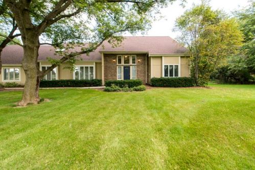 1499 Hanson Rd, Barrington Hills, IL 60102
