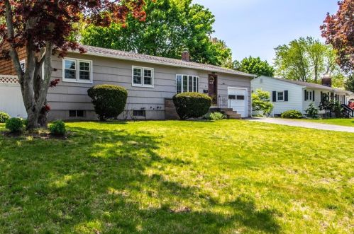 16 Esquire Ave, Warwick, RI 02889-1910