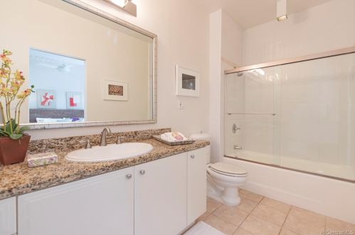 113 Lumahai St, Honolulu HI  96825-2101 exterior