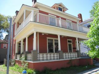 301 32nd St, Savannah GA  31401-7505 exterior